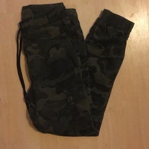 Boys’ camo cargo joggers XL